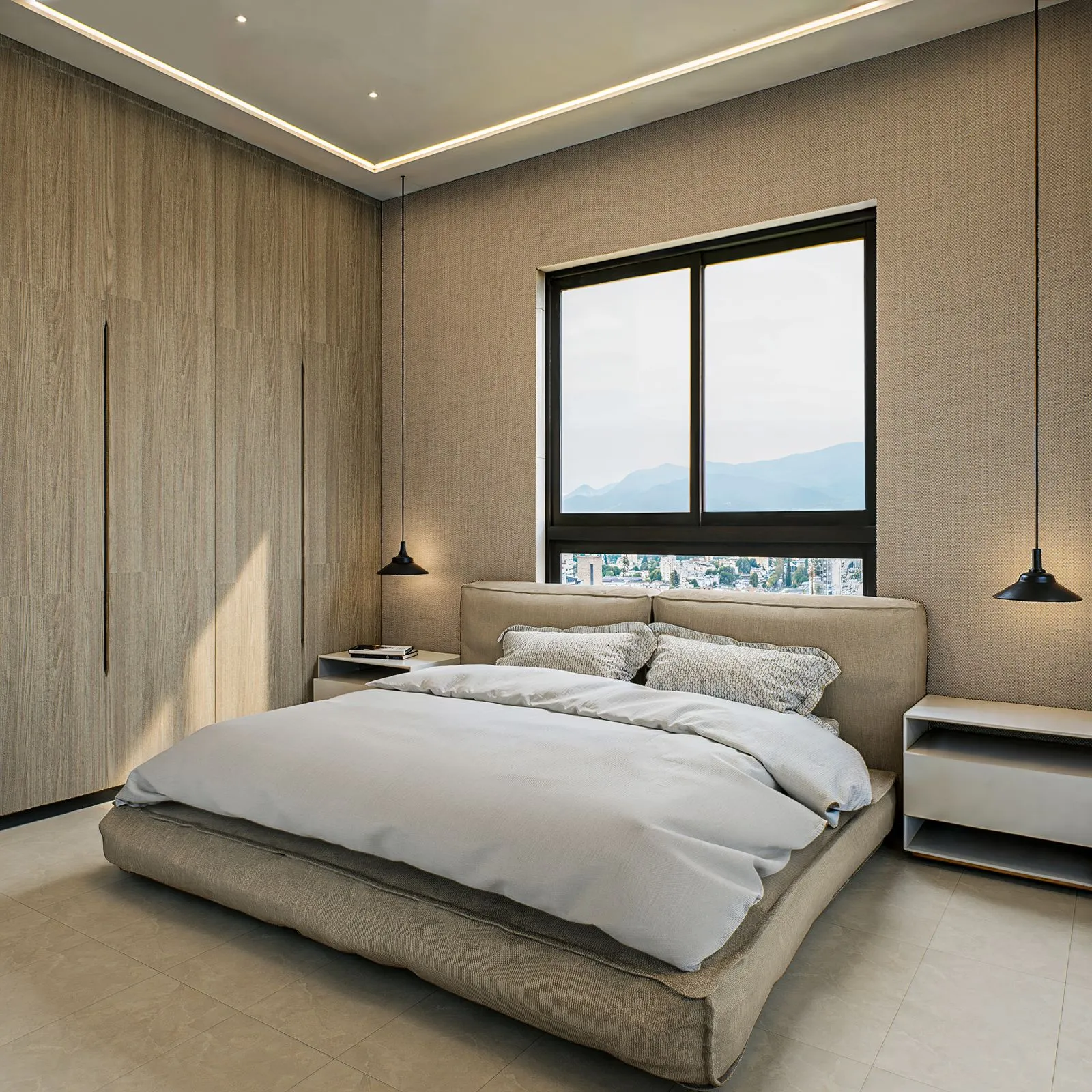 Dormitorio principal con vista a las montañas
